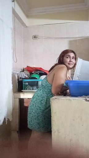 Maid fucked when she washes dishes by the boss, her wife almost discovers us