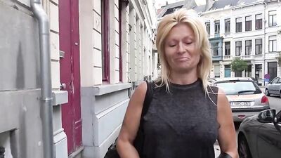 La Cougar Blonde Fait Son Premier Porno !
