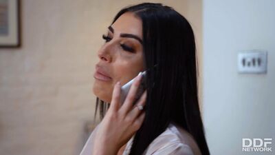 Cheating housewife is having sex with a big-dicked masseur