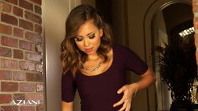 Horny Riley Reid Gives Herself a Hot Orgasm