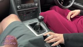 Mama MILF a celei mai bune prietene a mele m-a plimbat cu mașina ei