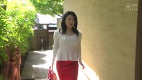 Three-Way MILF Lesbo Fest in Tokyo&#039;s Hairy Paradise