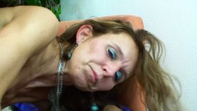 Granny in Strapse wird im Urlaub gefickt und die behharte moese bespritzt