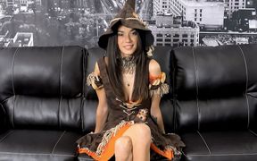 Innocent Amateur Squirts Out Creampie to Swallow!